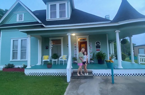 Hemphill House | 4-bedroom house in lovely Hemphill with cool AC for relaxing stay