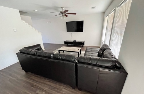 Fultondale House | 4 bedroom house in quaint neighborhood