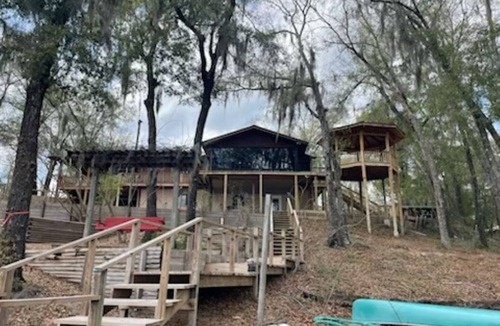 Chipley House | 4-bedroom Lake House 45 Minutes from the Beach!