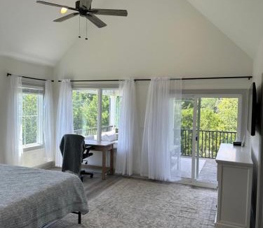 Winchester Villa | 4-bedroom Lake house in Twin Creeks Winchester TN with Lakeview's, hot tub, pool