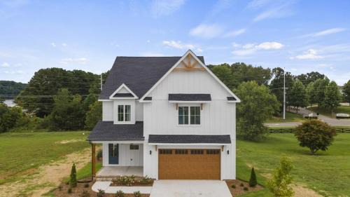 Winchester Villa | 4-bedroom Lake house in Twin Creeks Winchester TN with Lakeview's, hot tub, pool