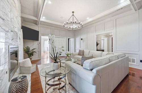 Irving House | 4-bedroom/Study/Sunroom/heated Pool house near Airport and Stadium