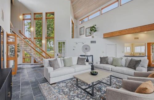Lake Charles House | 4 Bedroom Waterfront Home