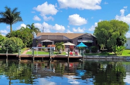Pelican Villa | 4 bedrooms (2 MASTER) in total 3 bath SOUTH-facing large pool, boat dock
