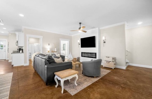 Holiday Beach House | 4 BR 2BA Beach House w/POOL sleeps 12, Cross Street to Beach!