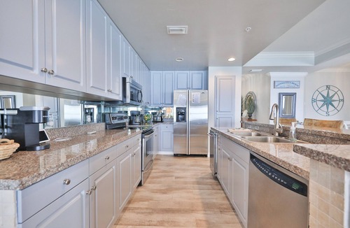 Silver Sands Beach Condo | 4 BR En Soleil Directly on Gulf, Beautiful unit on the 11th floor!