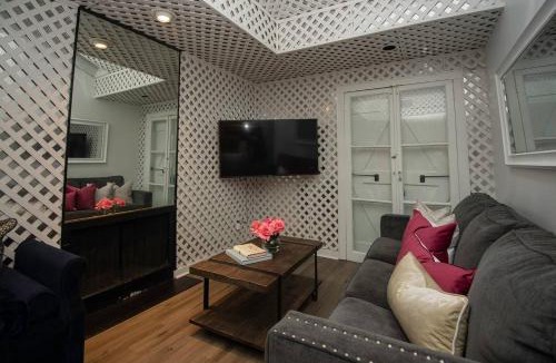 Faubourg Marigny Hotel | 4 BR - Sleeps 8! Celebrity Villa Next to Frenchman St