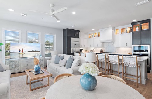 Laguna Beach House | 4 Br Tn Home! | Elevator | Heated Community Pool | 2Min Walk To The Beach!