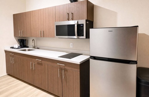 Sulphur Hotel | 4 Comfortable Family-Friendly Rooms – Free Parking & Nearby Attractions