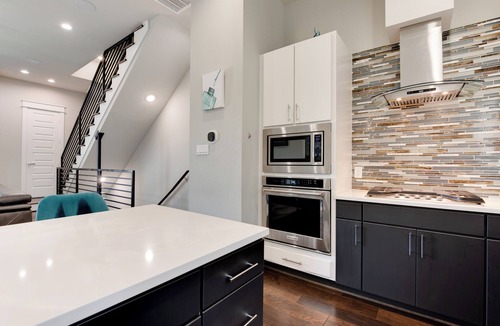 Astrodome House | 4 lev contemporary smart townhome, walking distance to NRG Stadium & Med Dist.