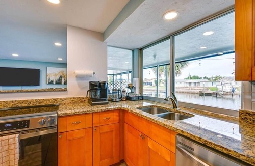 Flor-a-mar House | 4 Mi to Beach! Waterfront New Port Richey Retreat