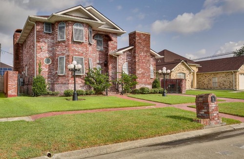 Algiers House | 4 Mi to Bourbon St: Spacious Retreat w/Wet Bar!