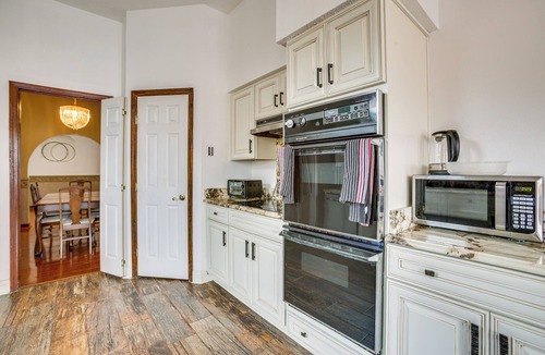 Algiers House | 4 Mi to Bourbon St: Spacious Retreat w/Wet Bar!