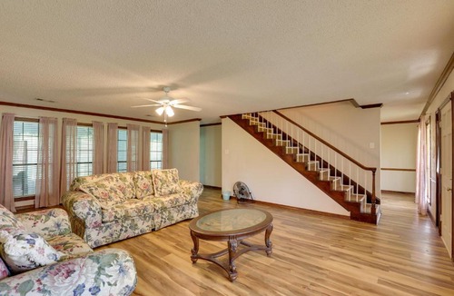 Shreveport House | 4 Mi to Cross Lake! Spacious Home Near Restaurants