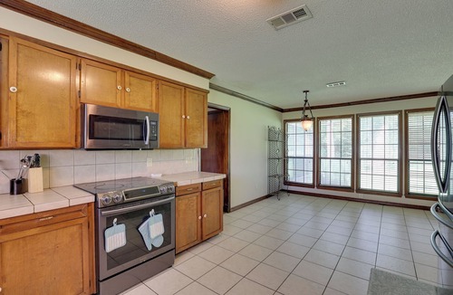 Shreveport House | 4 Mi to Cross Lake! Spacious Home Near Restaurants