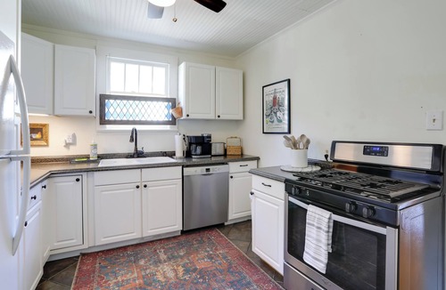 Mid City South House | 4 Mi to Dtwn: Baton Rouge Bungalow w/Private Yard