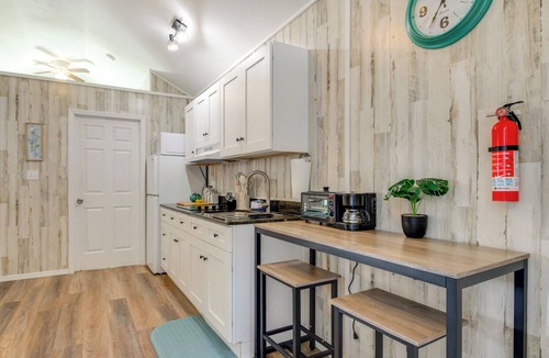 Picayune Cottage | 4 Mi to Dtwn Picayune! Piney Woods Tiny Home