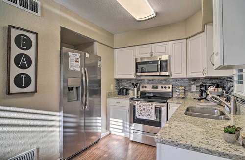 Largo Cottage | 4 Mi to Indian Rocks Beach! Home w/Screened Lanai