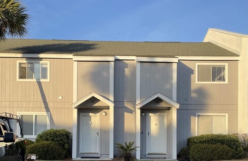 Destin House | 4 Min Walk to Beach and Lakefront Patio! Patio + Community Pool!