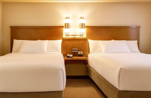 St. Johns Hotel | 4 Pet-Friendly Units Close to LBJ Museum, Outdoor Pool, FREE Parking!