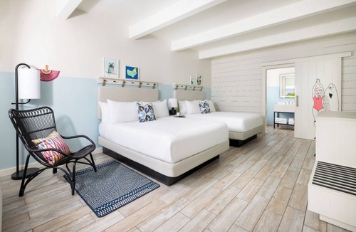 New Town Hotel | 4 Pool-view Rooms with 2 Queen Beds l Island Vibes Await in Blue Flamingo Resort