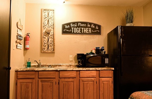 Uncertain House | #4 River Retreat-Uncertain Lodge and Inn