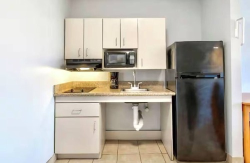 Sulphur Apartment | 4 Rooms with Kitchenette and Pool - Near Sulphur Parks and Creole Nature Trail