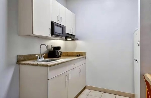 Sulphur Apartment | 4 Rooms with Kitchenette and Pool - Near Sulphur Parks and Creole Nature Trail