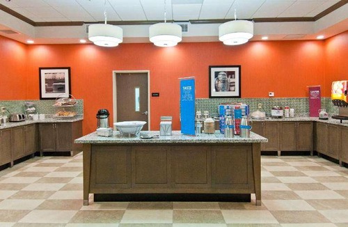 Northwest Pensacola Hotel | 40 m² Hotel ∙ 2 bedrooms ∙ 127 guests