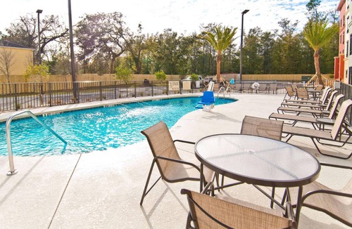 Northwest Pensacola Hotel | 40 m² Hotel ∙ 2 bedrooms ∙ 127 guests