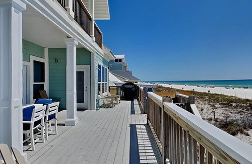 Crescent Beach House | 418 m² House ∙ 5 bedrooms ∙ 16 guests