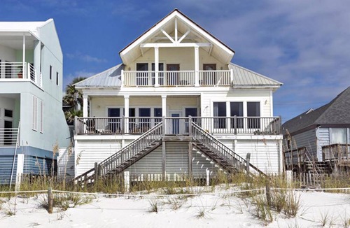 Crescent Beach House | 418 m² House ∙ 5 bedrooms ∙ 16 guests