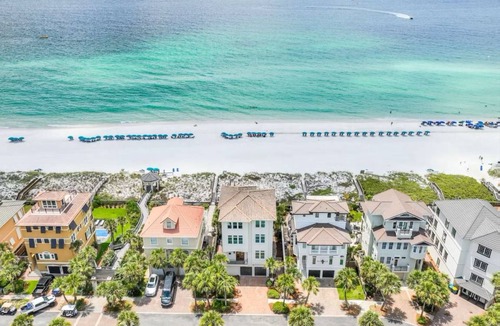 Destin House | 422 m² House ∙ 8 bedrooms ∙ 20 guests