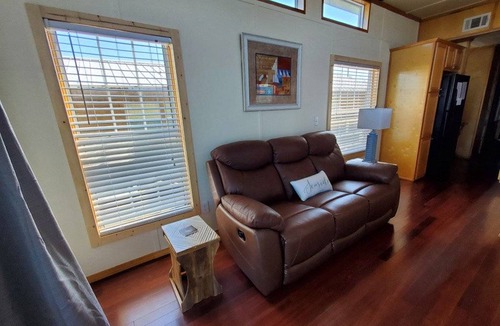 Historic Downtown Apalachicola Boat Rental | 46 m² Houseboat ∙ 1 bedroom ∙ 2 guests