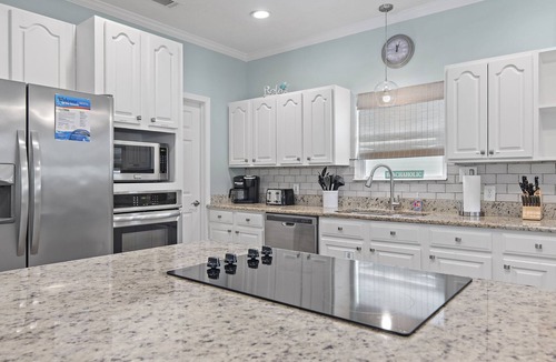 Clipper Cove House | 🏖4BR Beach Retreat-Community Pool-Walk to Beach-By the Ocean Blue🏖