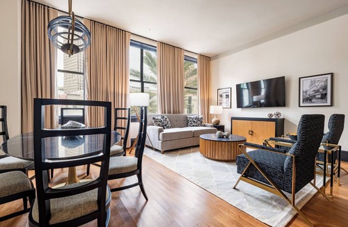 Central Business District Hotel | 4BR Conjoined Group Unit on Canal Street | The Mayfair