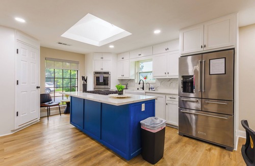 Park Central House | ★4BR Dallas Family Estate | Heated Pool + Hot Tub | Sleeps 16 | Lake Highlands★