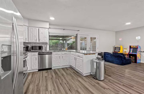 Northeast Carrollton House | 4BR Home w/Arcade, Foosball & Desks - Carrollton