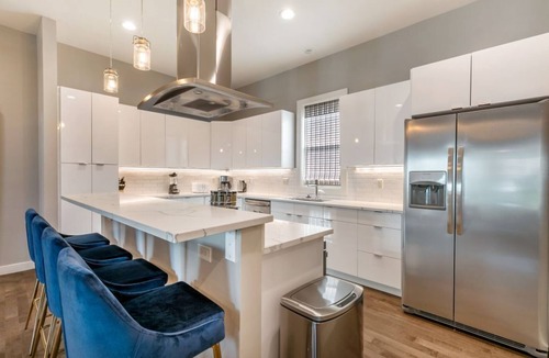 Mid-City House | 4BR Modern Townhouse in Mid City