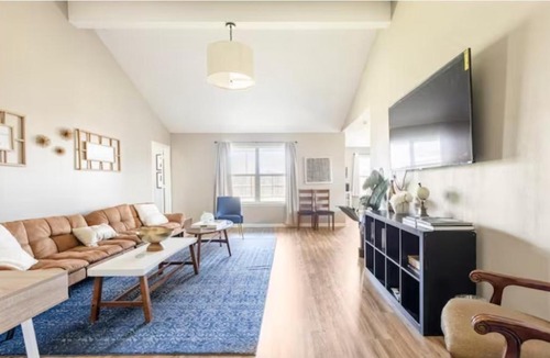 La Marque House | 4BR Near Galveston, Kemah NASA, Recently Rehabbed