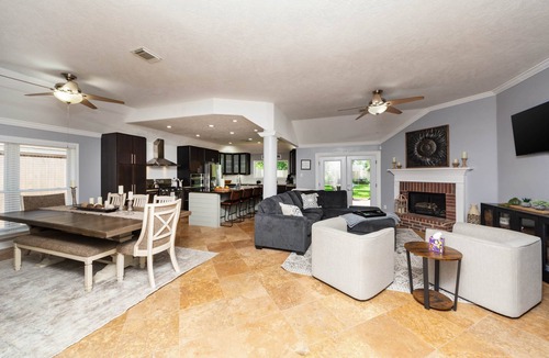 League City House | 4BR Spacious Home w Firepit, Grill & Parking
