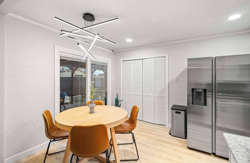 Grand Prairie House | 5-BD/2.5-BA Modern Retreat w/Games & Hot Tub