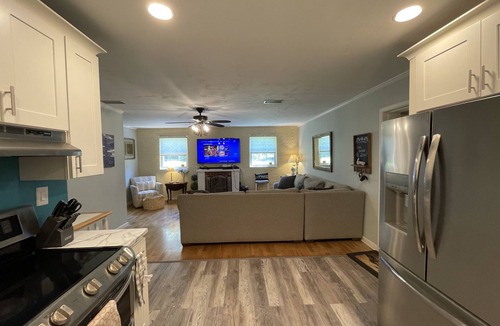 Tallahassee House | 5 BD 2-story home, family friendly quiet country setting, volleyball court!