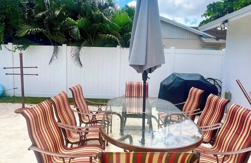 Boca Raton House | 5 bed heated salt pool and spa in West Boca Raton