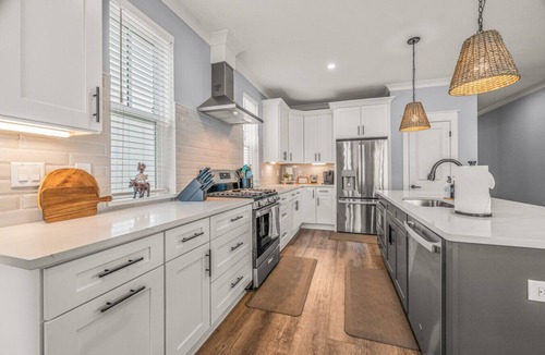 Navarre House | 5 bedroom home on sound side