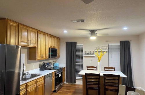 Thousand Oaks House | 5 Bedroom pool house perfect for large gatherings! Privacy, pool and firepit.
