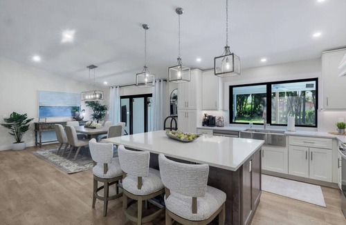 Central Naples House | 5 bedrooms, Pool, Fully Renovated Estate, 2.5 acres, 15min from Beach Naples FL