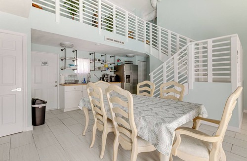 Echo Lake Apartment | 5 Mi to Boat Cruises! WPB Retreat w/Pool Access