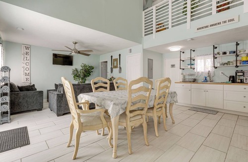 Echo Lake Apartment | 5 Mi to Boat Cruises! WPB Retreat w/Pool Access