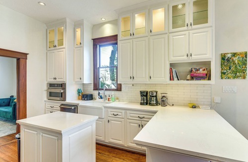 Greater Heights House | 5 Mi to Dtwn Houston: Charming Gem w/Patio & Yard